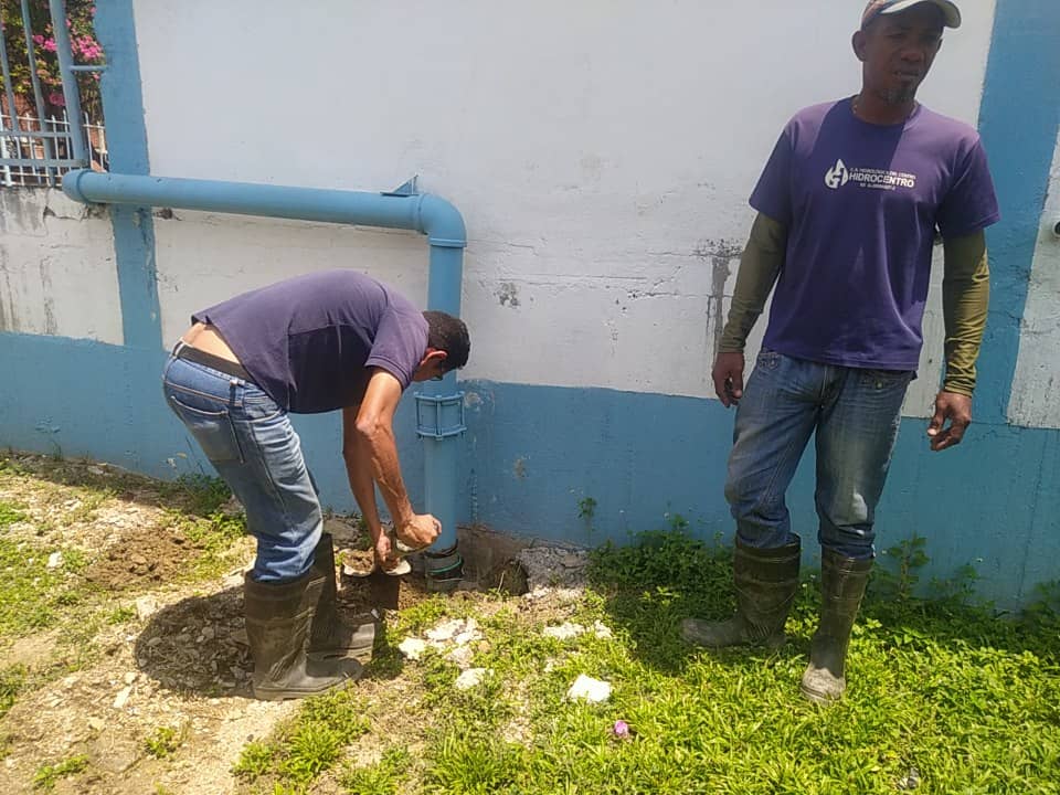 #Aragua|#Hidrocentro atendió reporte de @VenAppSocial con la reparación de fuga de agua potable en la Urb. Fundación #Maracay, mejorando el servicio a 200 familias de la pquia. Andrés Eloy Blanco. Mcpio. Girardot